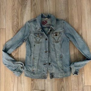 Women’s hollister medium jean jacket button